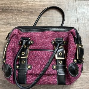 Cute textured Handbag, exterior pocket, interior zip pocket